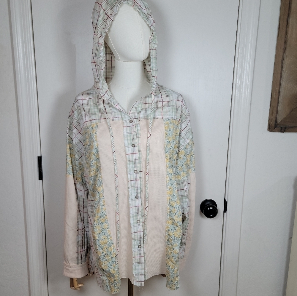 POL Oversized Plaid Patchwork Floral Distressrd Hooded Flannel Size Small